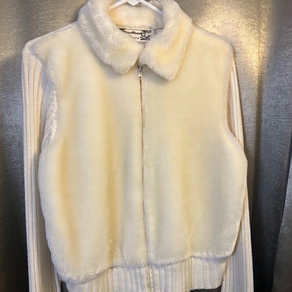 Tiara white zipper sweater jacket fax fur size L